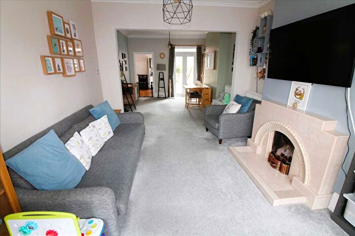 3 Bedroom Terraced House For Sale In Windsor Street, Wolverton, Milton Keynes, MK12