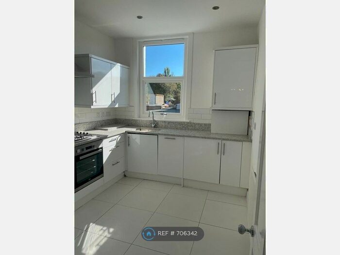 2 Bedroom Semi-Detached House To Rent In Bellingham Road, London, SE6