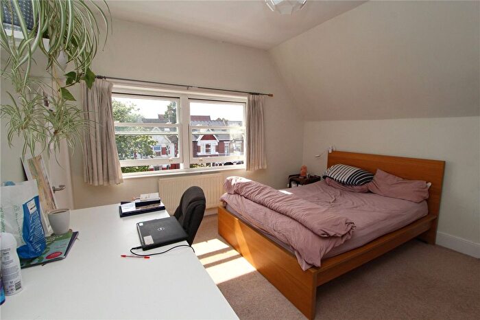 3 Bedroom Flat To Rent In Twyford Avenue, Ealing, London, W3