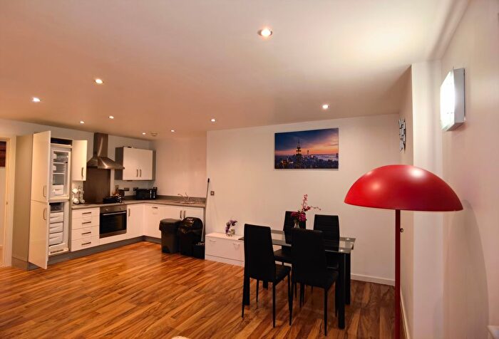 2 Bedroom Flat To Rent In South Quay, Kings Road, Swansea, SA1