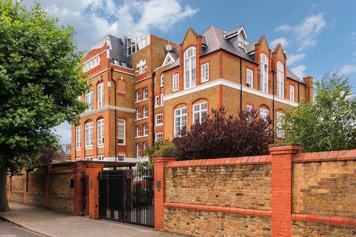 2 Bedroom Flat To Rent In Thackeray Road, Battersea, London, SW8