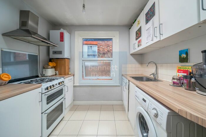 2 Bedroom Flat To Rent In Dollis Road, London, N3