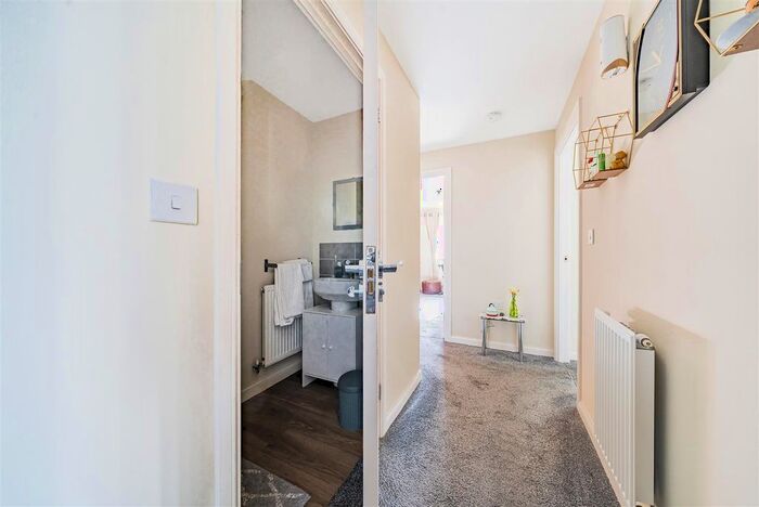 2 Bedroom Flat For Sale In Naiad Road, Pentrechwyth, Swansea, SA1