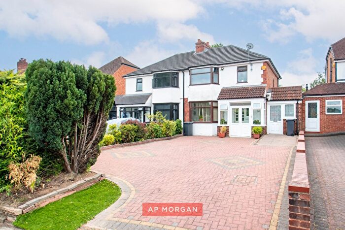 4 Bedroom Semi-Detached House For Sale In Streetsbrook Road, Shirley, Solihull, West Midlands, B90