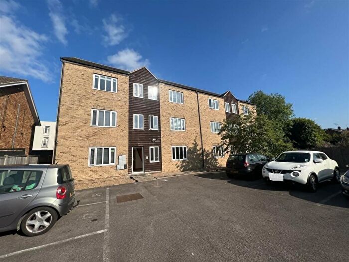 2 Bedroom Flat To Rent In Victoria Court, Victoria Road Stanford Le Hope, Stanford-Le-Hope, SS17