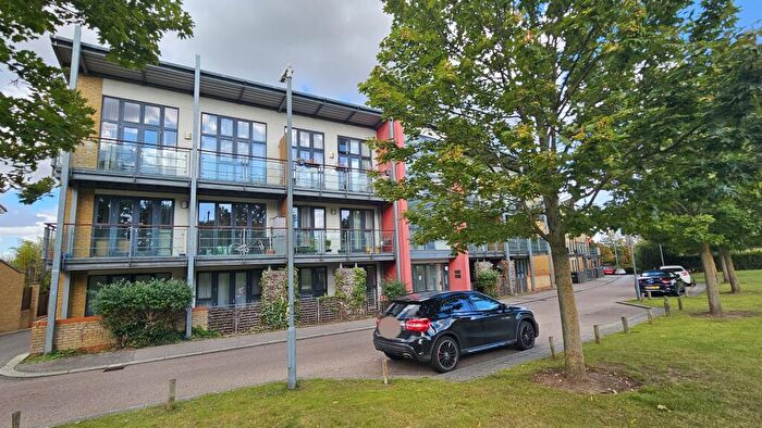 2 Bedroom Flat To Rent In Park Lane, Greenhithe, DA9