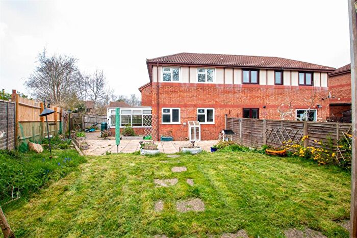 3 Bedroom Terraced House To Rent In Primatt Crescent, Shenley Church End, Milton Keynes, MK5