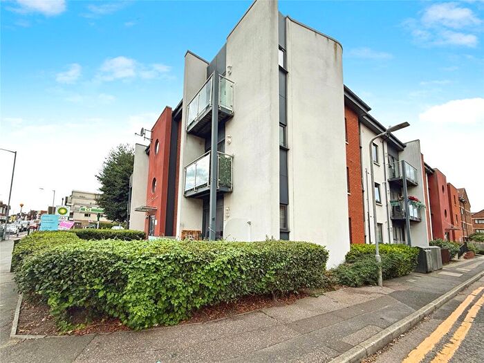 2 Bedroom Apartment For Sale In West Street, Southend-on-Sea, Essex, SS2
