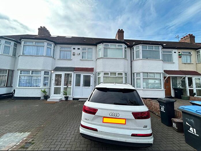 3 Bedroom Property To Rent In Pembroke Road, London, N13