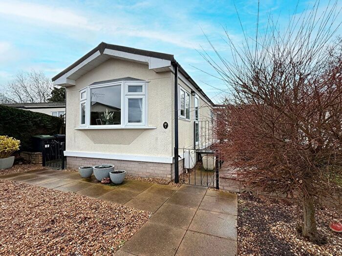 2 Bedroom Park Home For Sale In The Willows, Hillcrest Park, Wythall, B47