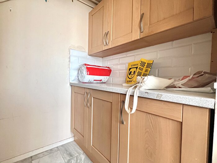 3 Bedroom Flat To Rent In Crocus Field, Barnet, EN5