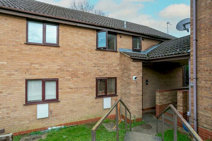 2 Bedroom Terraced House To Rent In The Pastures, Hemel Hempstead, Hertfordshire, HP1