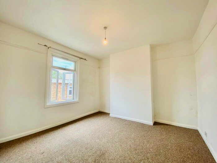 2 Bedroom Flat To Rent In Waterloo Road, Southampton, Hampshire, SO15