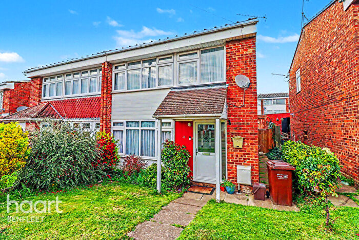 3 Bedroom Semi-Detached House For Sale In Woodside Avenue, Benfleet, SS7