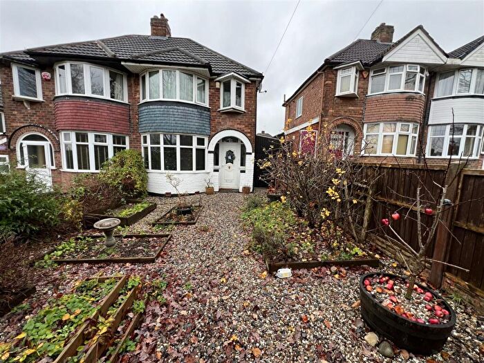 3 Bedroom Semi Detached House To Rent In Broad Meadow Lane, Birmingham, B30
