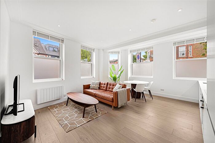 2 Bedroom Flat To Rent In Acton Lane, London, W4