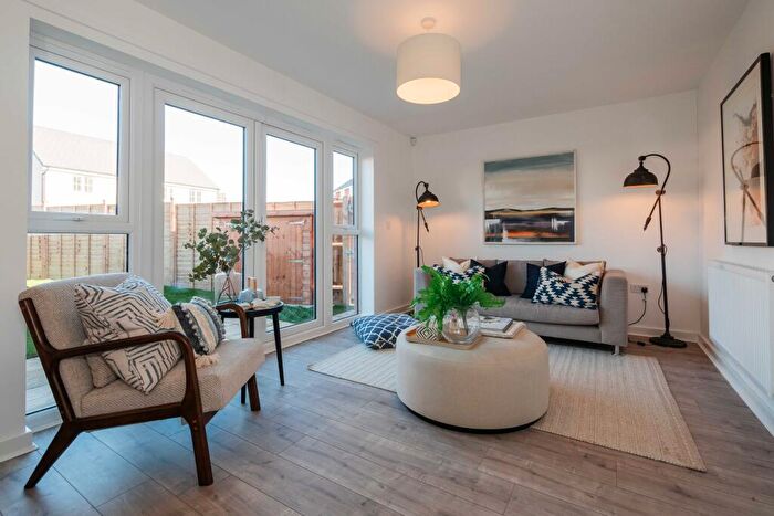 3 Bedroom House To Rent In Cambric Mews, Bradford, BD6