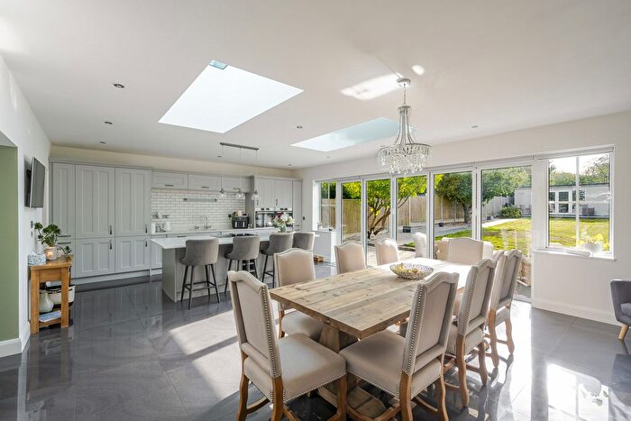 4 Bedroom Detached House For Sale In Gardiners Lane North, Billericay, CM11