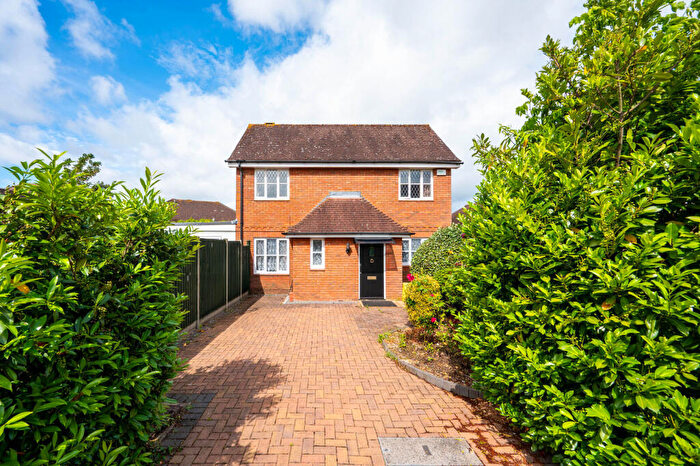 3 Bedroom Detached House To Rent In Teviot Close, Stoughton, Guildford, GU2