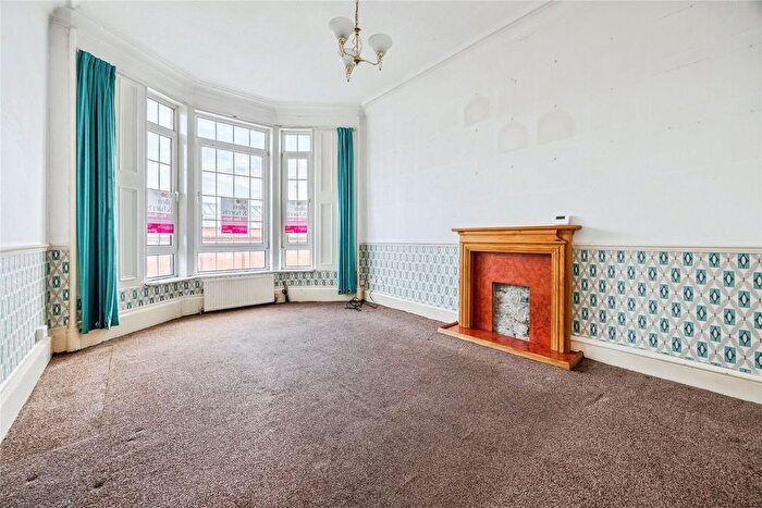 2 Bedroom Flat For Sale In East Princes Street, Helensburgh, Argyll And Bute, G84