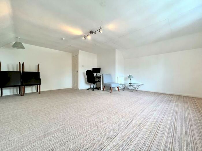 2 Bedroom Detached House To Rent In Marlborough Avenue, Hessle, HU13