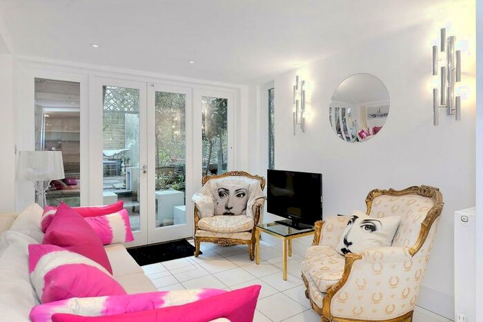 2 Bedroom Flat To Rent In Edith Grove, Chelsea, SW10