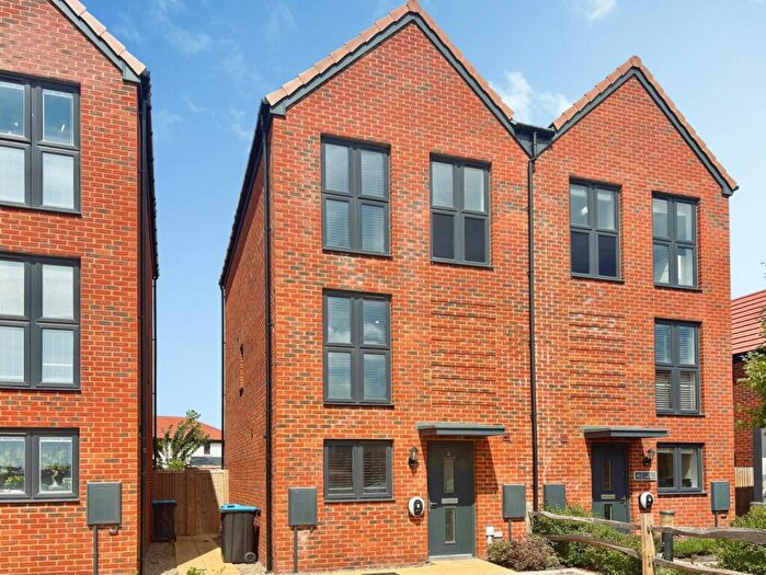 3 Bedroom Semi-Detached House To Rent In Saxon Square, Ramsgate, Kent, CT12
