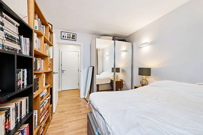 1 Bedroom Flat For Sale In Mountearl Gardens, London, SW16