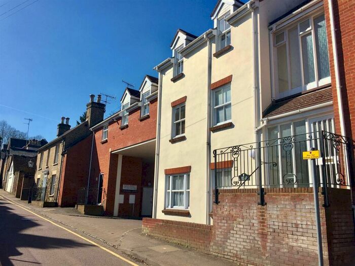 2 Bedroom Flat To Rent In Cavalier Court, Chesham Road, Berkhamsted, HP4