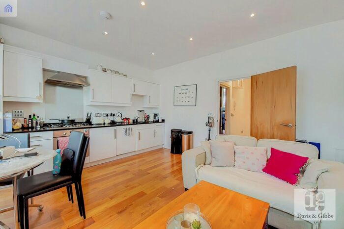 2 Bedroom Flat To Rent In Tremadoc Road, London, SW4