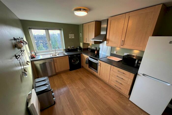 2 Bedroom Flat To Rent In Knightsbridge Court, Gosforth, Newcastle Upon Tyne, NE3