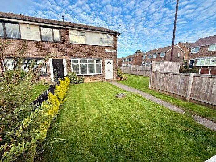 3 Bedroom Town House For Sale In Moorside Croft, Eccleshill, Bradford, BD2
