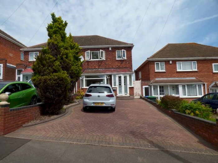 3 Bedroom Semi-Detached House To Rent In Lechlade Road, Birmingham, B43