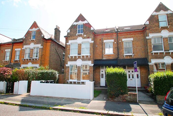 3 Bedroom Flat To Rent In Vancouver Road, Forest Hill, SE23