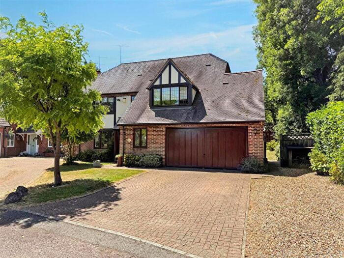 5 Bedroom Detached House For Sale In Heather Close, Sonning Common, RG4