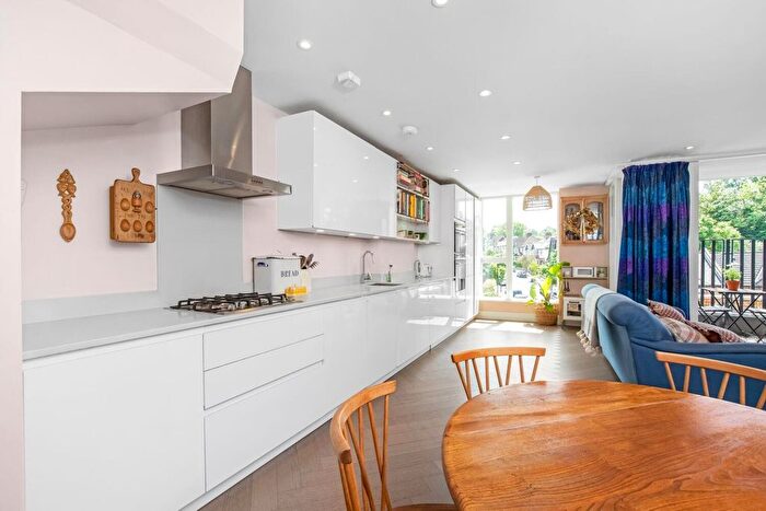 2 Bedroom Flat To Rent In Gipsy Road, West Norwood, SE27