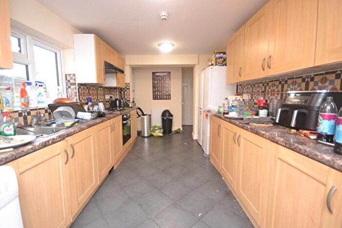 6 Bedroom Terraced House To Rent In Blenheim Road, Reading, RG1
