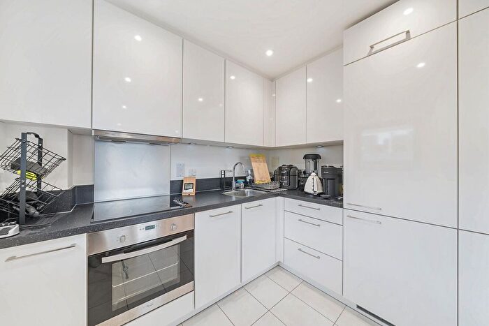 1 Bedroom Flat For Sale In Putney Hill, London, SW15