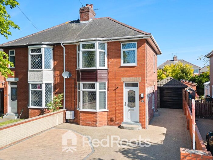 3 Bedroom Semi-Detached House For Sale In Regent Avenue, Armthorpe, DN3