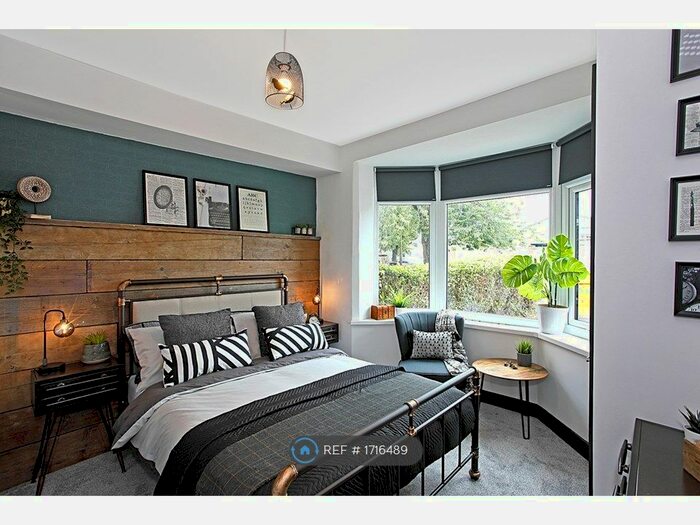 5 Bedroom Semi-Detached House To Rent In Doncaster Road, Wakefield, WF1