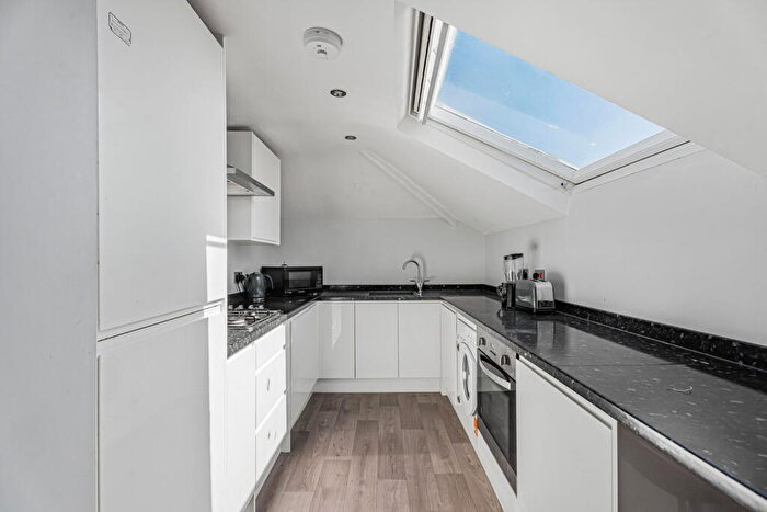 2 Bedroom Flat For Sale In St. Georges Road, Cheltenham, GL50
