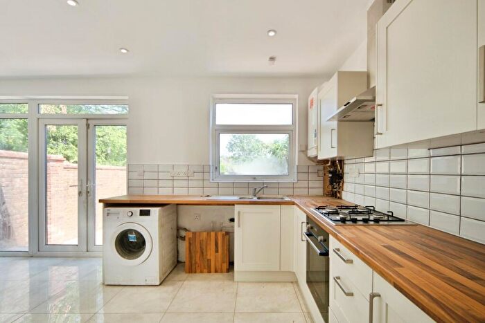 3 Bedroom End Of Terrace House For Sale In Forest View Road, Walthamstow, E17