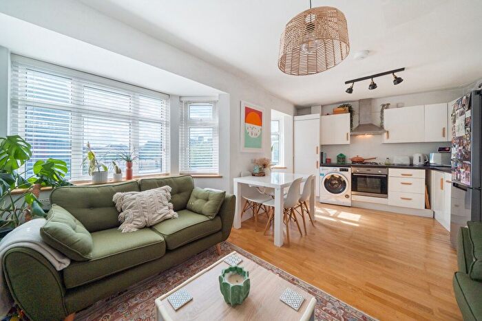 3 Bedroom Flat For Sale In Cloister Road, Acton, London, W3