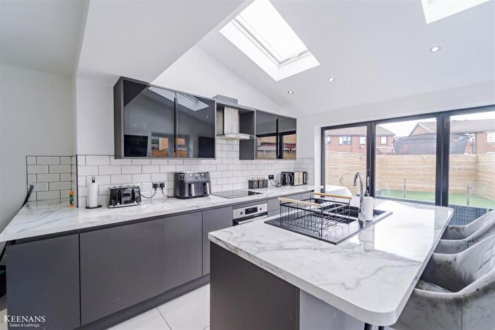 3 Bedroom Semi-Detached House To Rent In Collingwood Way, Westhoughton, Bolton, BL5