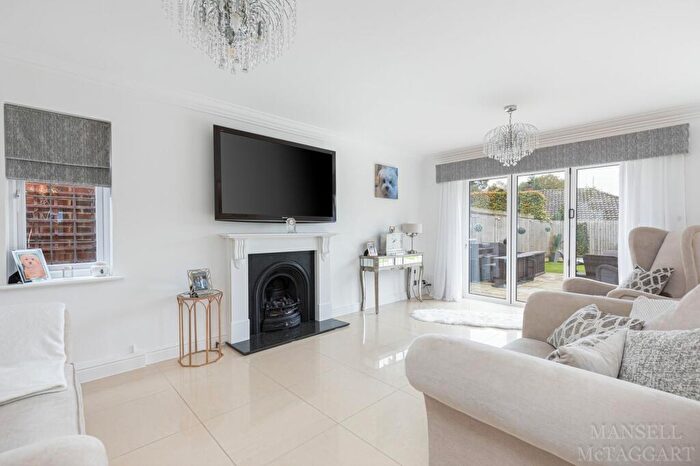 5 Bedroom Detached House For Sale In Hedgecourt Place, Felbridge, RH19