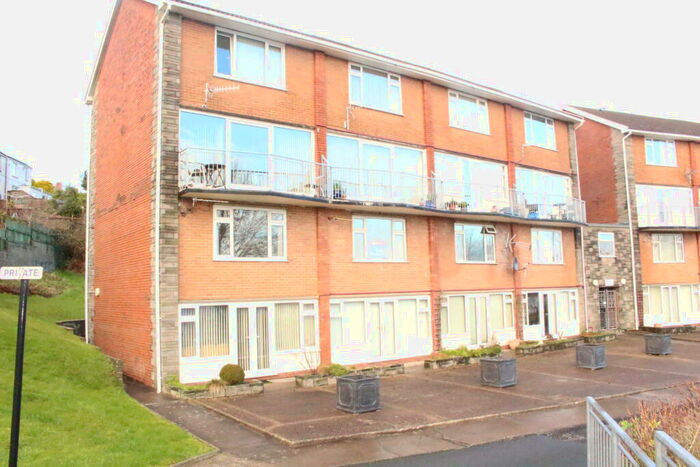 2 Bedroom Maisonette To Rent In Tycoch Maisonettes, Sketty, SA2