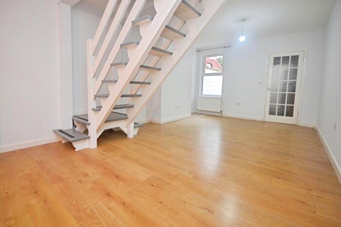 3 Bedroom Terraced House To Rent In Amherst Road, Reading, RG6