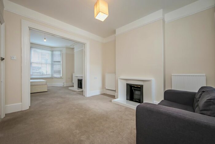 1 Bedroom Flat To Rent In Rowfant Road, Balham, SW17