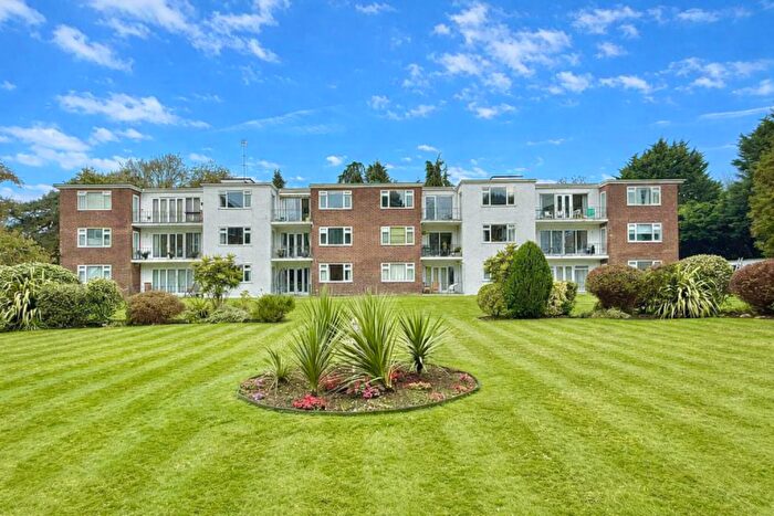2 Bedroom Flat To Rent In Avenue Court, Branksome Park, BH13