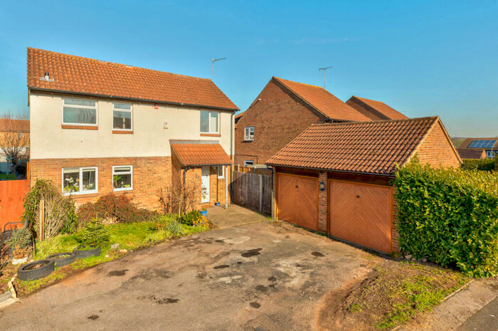 3 Bedroom Detached House To Rent In Ripon Way, St. Albans, Hertfordshire, AL4